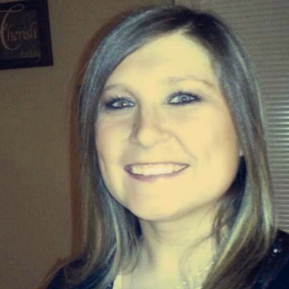 Meet your Posher, Alyssa - Picture 1 of 1